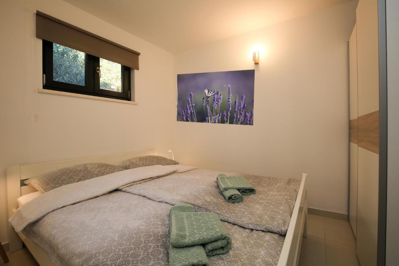 Apartmani Nena I Branko Premantura Exterior photo