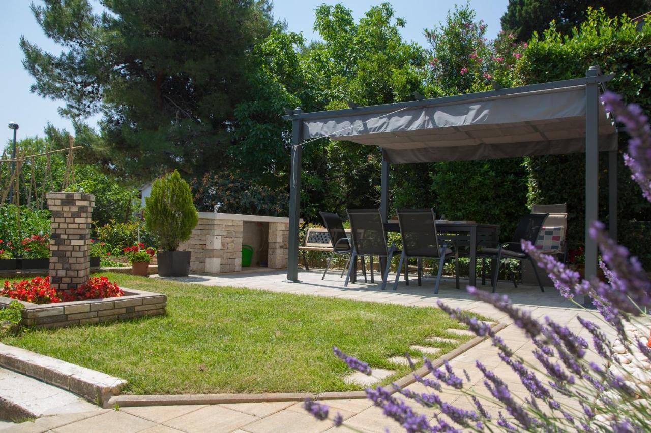 Apartmani Nena I Branko Premantura Exterior photo