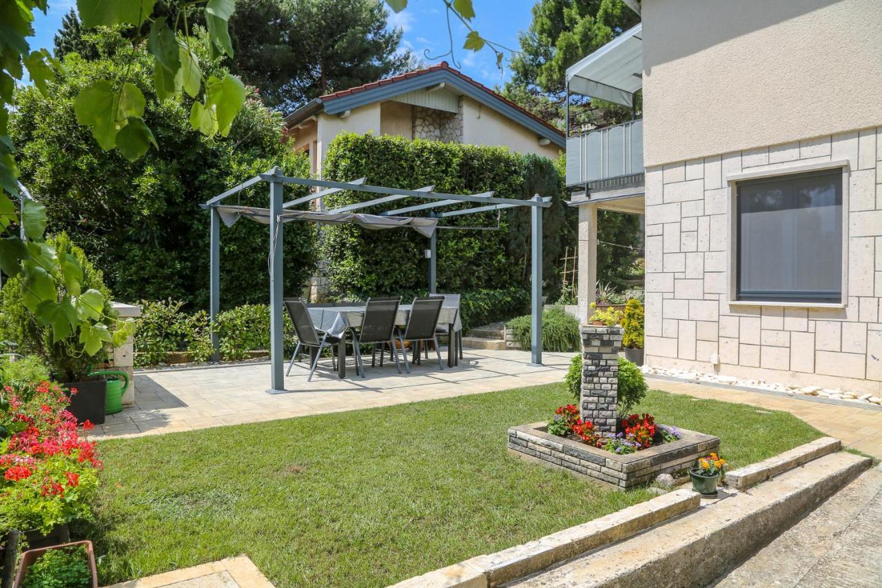 Apartmani Nena I Branko Premantura Exterior photo